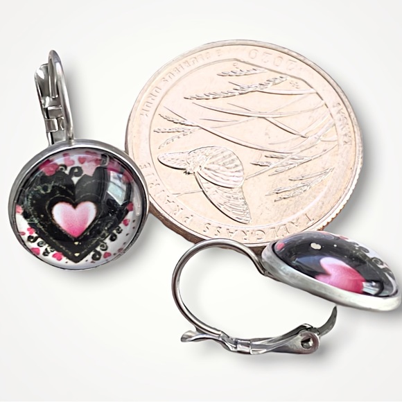 Printed heart earrings with stainless steel lever back hook. - Picture 5 of 5